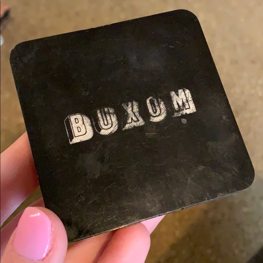 Buxom blush